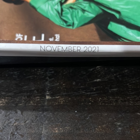 Vogue - Nov 2021 Issue- Adele cover - Picture 2 of 3